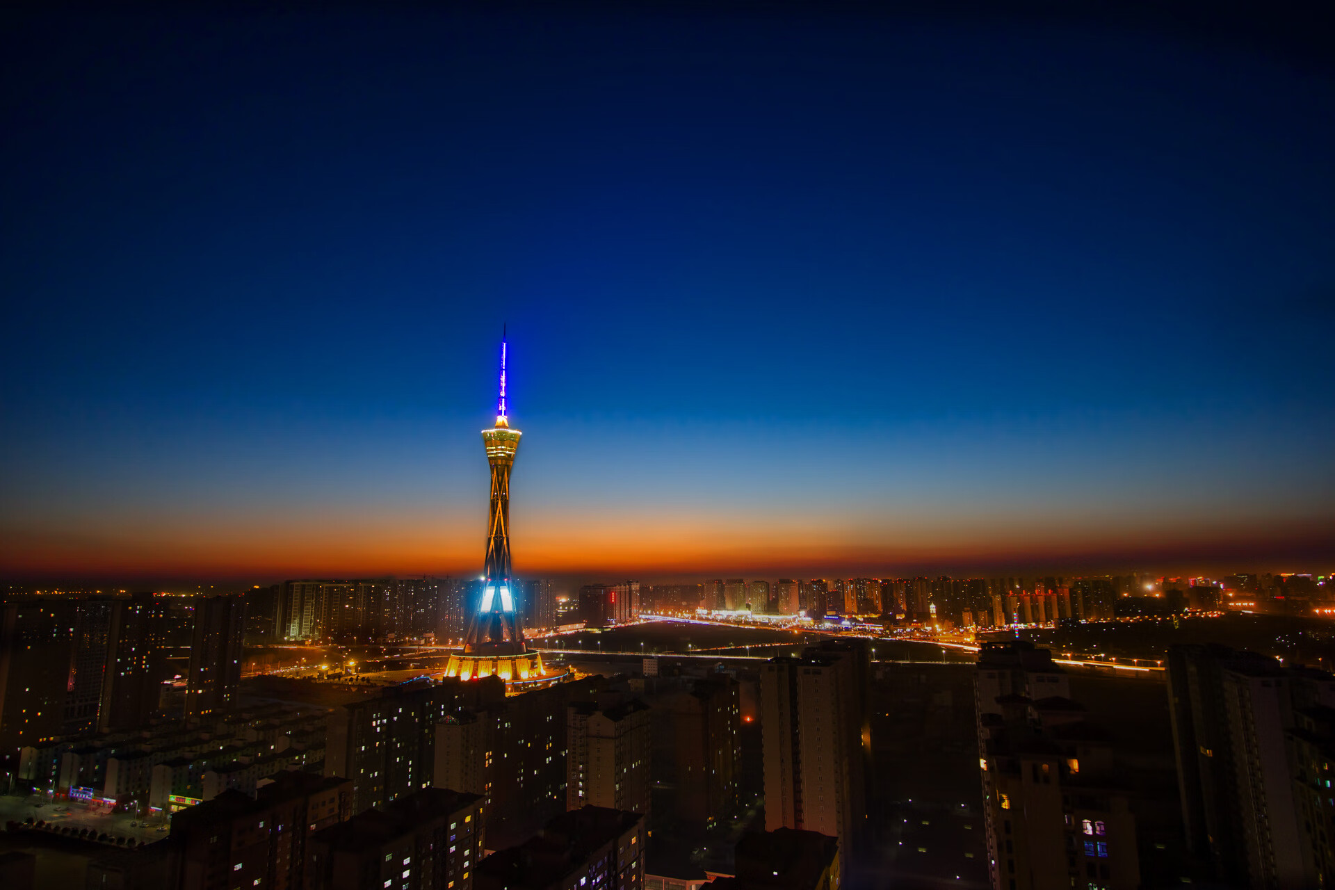 赛道与球场的双重奏，F1揭幕战悬念与湖人提前锁定胜局